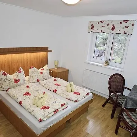 招待所 尤斯蒂膳食公寓酒店 2*