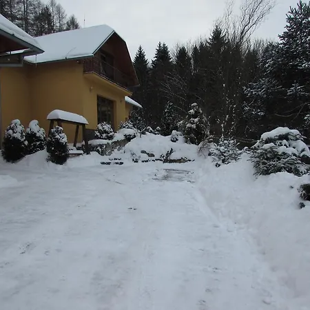 招待所 尤斯蒂膳食公寓酒店 2*