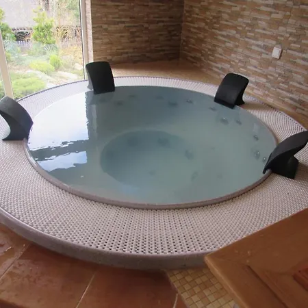 尤斯蒂膳食公寓酒店 招待所